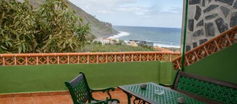 Ländliches Haus mit herrlichem Blick auf das Meer und das Tal. by Interhome
