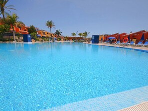 Pool - Wunderschönes Ferienhaus im Süden von Gran Canaria mit Garten und gemeinschaftl by Interhome (Maspalomas)
