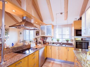 Fridge, microwave, oven, dishwasher - Strandnahes Ferienhaus Hibiscus mit privatem Pool by Interhome (Corralejo)