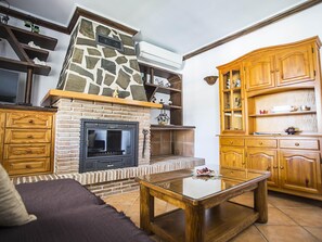TV, fireplace, DVD player - "Villa el Cano" mit Schwimmbad by Interhome (Frigiliana)