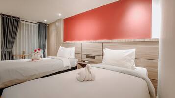 Deluxe Twin Room | Desk, laptop workspace, free WiFi