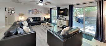 Relax & Gather | Pool, 2 Decks & Grill-IC95