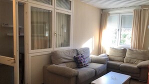 Τηλεόραση με επίπεδη οθόνη 42 ιντσών με καλωδιακά κανάλια
