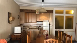 Family Διαμέρισμα, Περισσότερα από 1 Κρεβάτια | Περιοχή καθιστικού | Τηλεόραση με επίπεδη οθόνη 42 ιντσών με καλωδιακά κανάλια