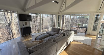 The Octagon Oasis â a one-of-a-kind retreat in charming Elkin, NC.