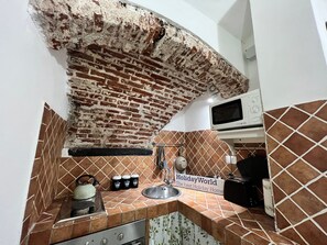 Fridge, microwave, oven, cookware/dishes/utensils - Wohnung 'La Casa di Zuli' mit Wi-Fi by Interhome (Genova)