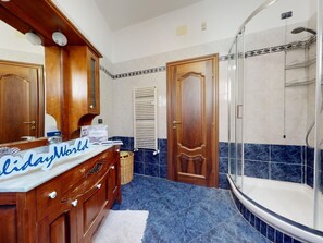 Bathroom - für 4 Personen ca. 110 m² in Pegli, Norditalien (Ligurien) by Interhome (Genova)