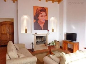Télévision, cheminée