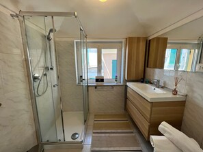 Bathroom - Wohnung 'La Terrazza del Porto Antico by Interhome (Genova)