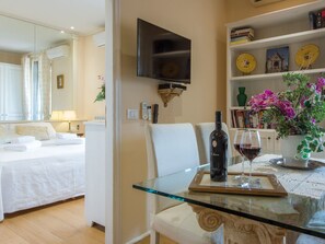 Dining - Wohnung 'Ephesus' mit Terrasse by Interhome (Florence)