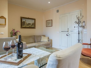 Living area - Wohnung 'Ephesus' mit Terrasse by Interhome (Florence)