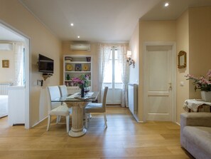 Interior - Wohnung 'Ephesus' mit Terrasse by Interhome (Florence)