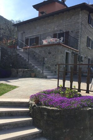 Property grounds - Apartment  by Interhome (Brenzone)