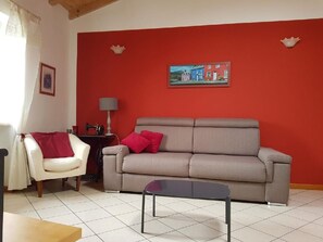 Living area - Apartment  by Interhome (Brenzone)