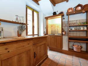 Fridge, microwave, oven, cookware/dishes/utensils - Wohnung Taverne by Interhome (Manerba)