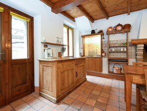 Frigorifero, microonde, forno, pentole/stoviglie/utensili