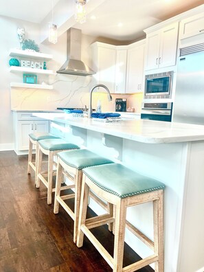 Fridge, microwave, oven, stovetop - North Cape gulf front, private waterfall pool, elevator, pets, beach gear! (Port St Joe)