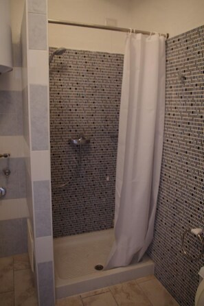 Towels - Wohnung in Euroville mit gemeinschaftlichem Pool by Interhome (Luino)