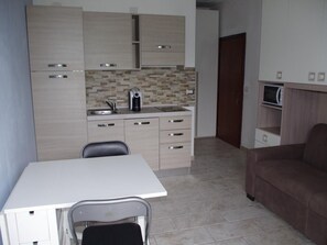 Interior - Wohnung in Euroville mit gemeinschaftlichem Pool by Interhome (Luino)