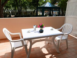Outdoor dining - Wohnung "Venezuela" mit Privatparkplatz by Interhome (Bibione)