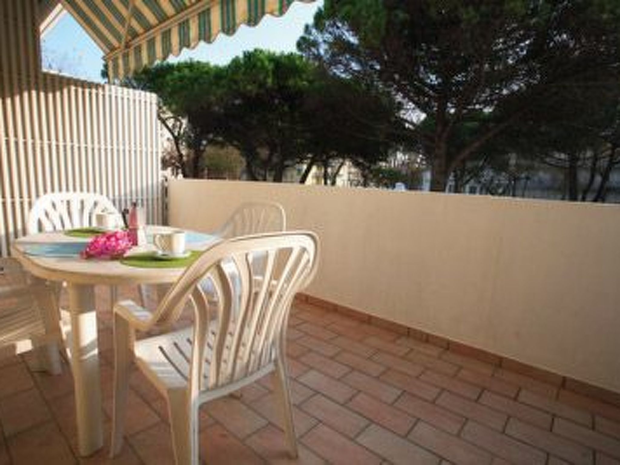 屋外ダイニングエリア