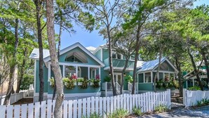 A row of two-story houses with a white picket fence, surrounded by trees. - Seaside Guest Home 3 Mins to Beach & Seaside Ave, Prime Seaside Location (Santa Rosa Beach)