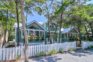 Exterior - Seaside Guest Home 3 Mins to Beach & Seaside Ave, Prime Seaside Location (Santa Rosa Beach)