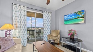 Living area - 3BR Updated Windsor Hills condo Near Disney + Water Park! (Kissimmee)