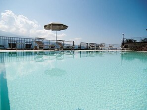 Pool - Dreizimmerwohnung mit Seeblick by Interhome (Manerba)