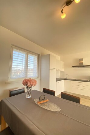 Dining - Wohnung 'Vanessa' mit Terrasse by Interhome (Lazise)