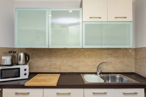 Apartment | Microwave - Rental in Rome Pyramid View Apartment (Rome)
