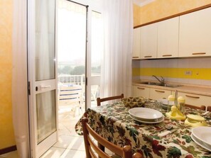 Fridge, cookware/dishes/utensils - Pia del Faro' Wohnung mit Balkon by Interhome (Bibione)