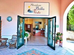 Lobby - Wohnung in Solarolo mit privatem Parkplatz by Interhome (Manerba)