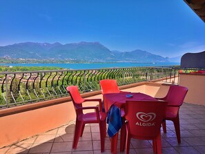 Outdoor dining - Angenehme Wohnung in Solarolo mit Parkplatz by Interhome (Manerba)