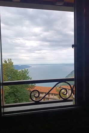 Interior - In einer Villa mit Garten und Blick auf den Gardasee by Interhome (Manerba)