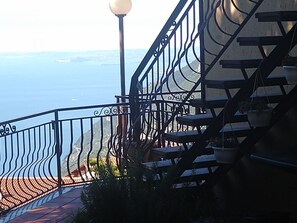 Property grounds - In einer Villa mit Garten und Blick auf den Gardasee by Interhome (Manerba)
