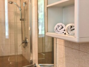 Towels - Gemütliche Zweizimmerwohnung mit Balkon by Interhome (Sirmione)