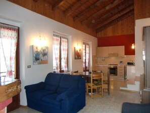 Fireplace - Wohnung im ersten Stock mit schönem Seeblick by Interhome (Bezzecca)
