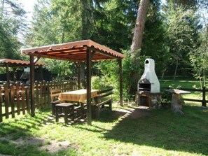 Outdoor dining - Erdgeschosswohnung mit privatem Garten by Interhome (Bezzecca)
