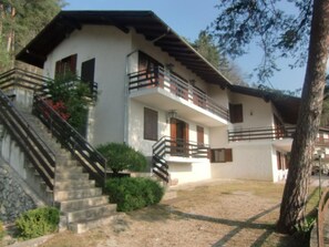 House - Erdgeschosswohnung mit Seeblick by Interhome (Bezzecca)