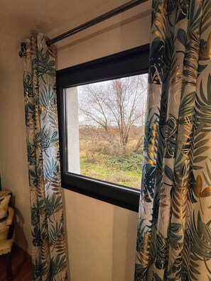 Interior - Modern en-suite guest room in new house. (Maizières-lès-Metz)