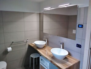 Towels - Freistehendes Haus mit privatem Garten by Interhome (Bezzecca)