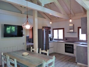 Fridge, microwave, oven, dishwasher - Freistehendes Haus mit privatem Garten by Interhome (Bezzecca)