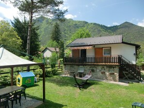 Exterior - Freistehendes Haus mit eingezäuntem Privatgarten by Interhome (Bezzecca)