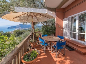 Outdoor dining - Wohnung mit Parkplatz und Panoramablick by Interhome (Finale Ligure)