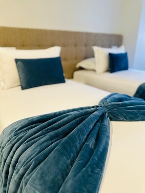 Estúdio | Cofres nos quartos, cortinas blackout, quartos à prova de som