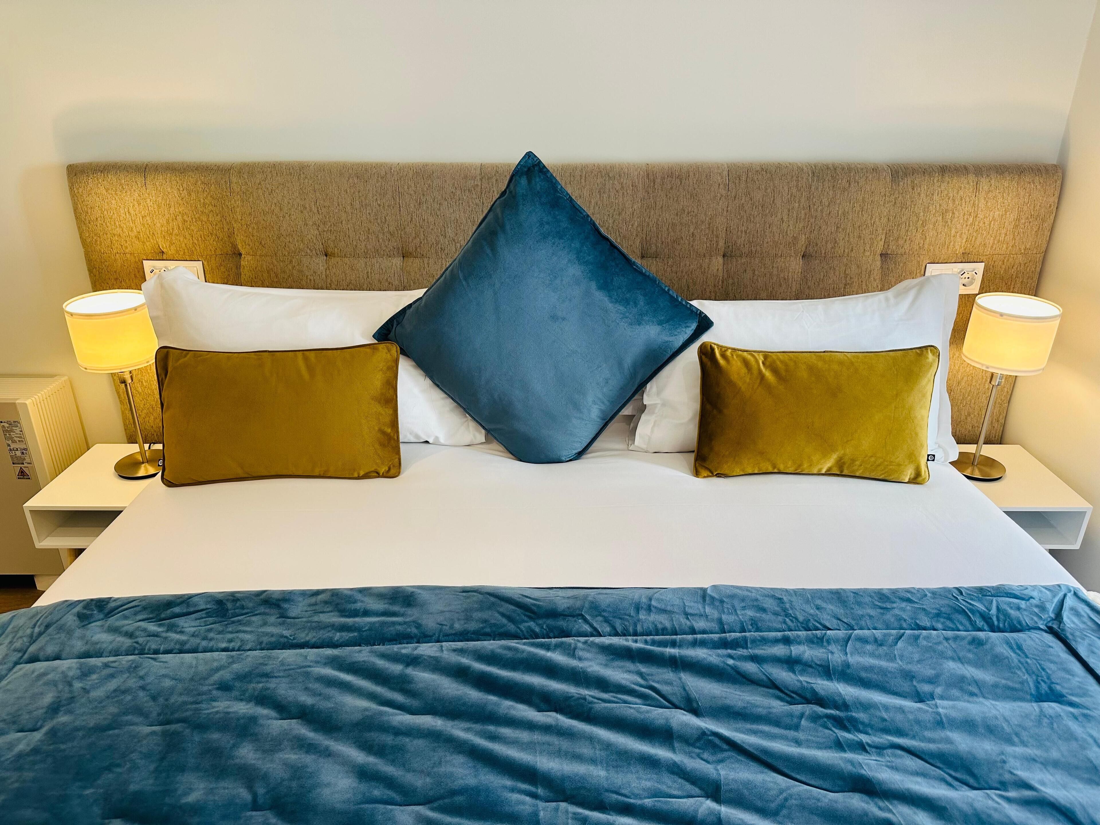 Estúdio | Cofres nos quartos, cortinas blackout, quartos à prova de som