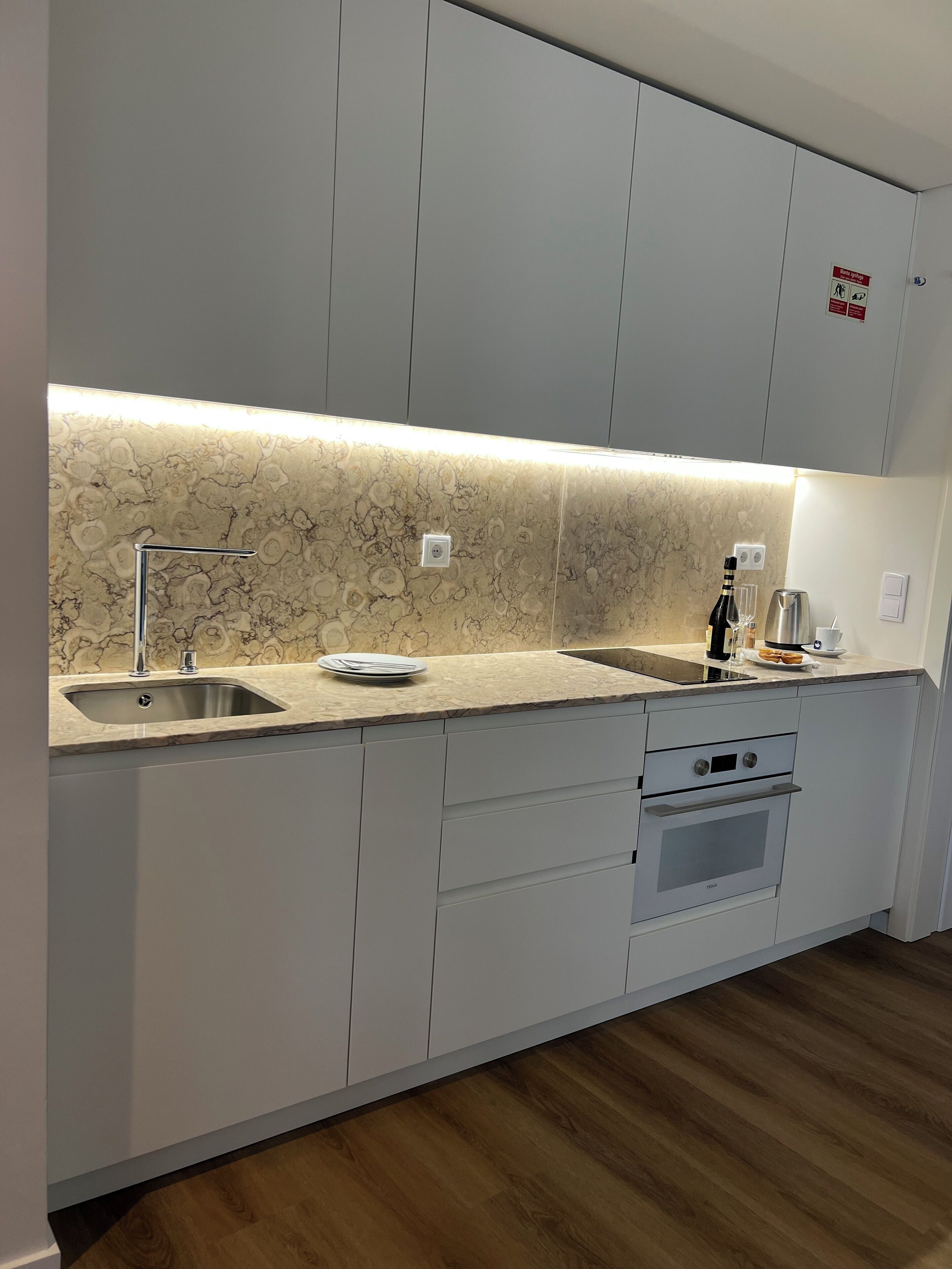 開放式客房, 1 間臥室, 城市景觀 | 私人廚房 | 小冰箱、烤箱、爐台、鍋具/餐盤/廚房用品