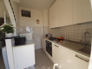 Fridge, microwave, oven, cookware/dishes/utensils - für 4 Personen ca. 50 m² in Sestri Levante, Norditalien (Ligurien) by Interhome (Sestri Levante)