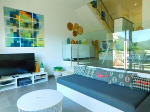 TV - Renoviertes Ferienhaus in Roses mit Terrasse by Interhome (Roses)